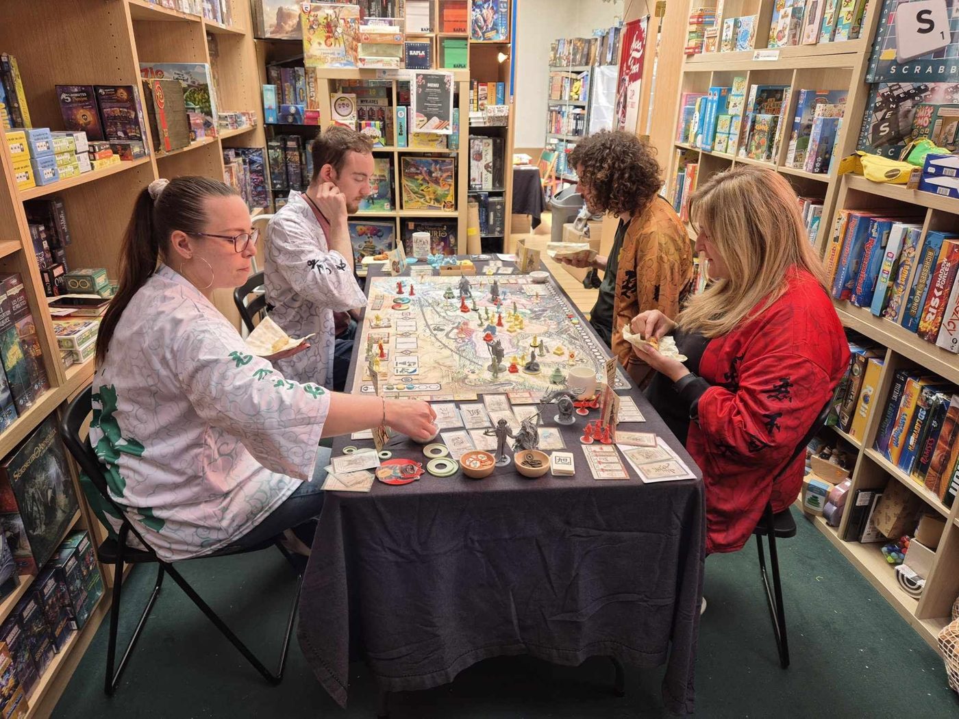 Partie de jeu de société en boutique